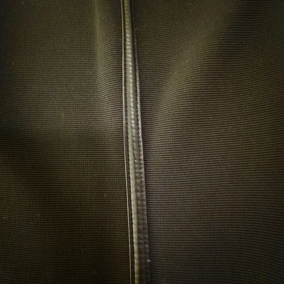 Elegant Black Dress - Picture 3 of 5